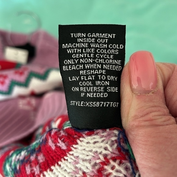 33 Degrees Women's Pink And Red Sweater NWT - Picture 9 of 9